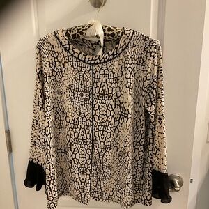 Anne Klein L with chiffon black cuffs. Perfect for holidays